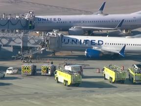 Aeronave da United Airlines que teve de fazer pouso emergencial por conta de bateria portátil que pegou fogo
