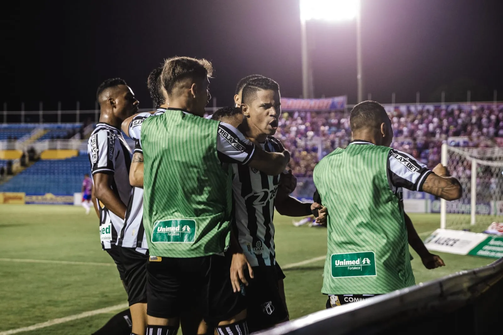 Erick comemora o segundo gol do Vozão no jogo