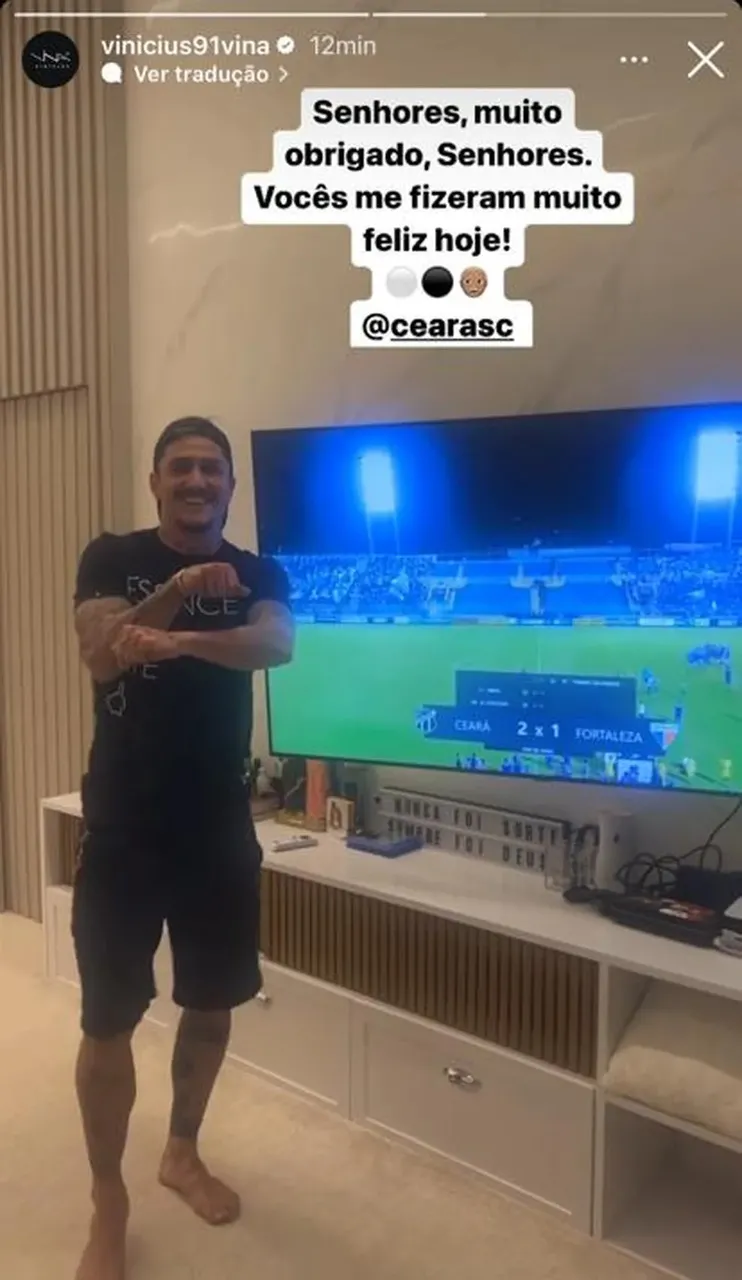 Vina comemora vitória do Ceará reproduzindo a dança típica de Thiago Galhardo, do Fortaleza