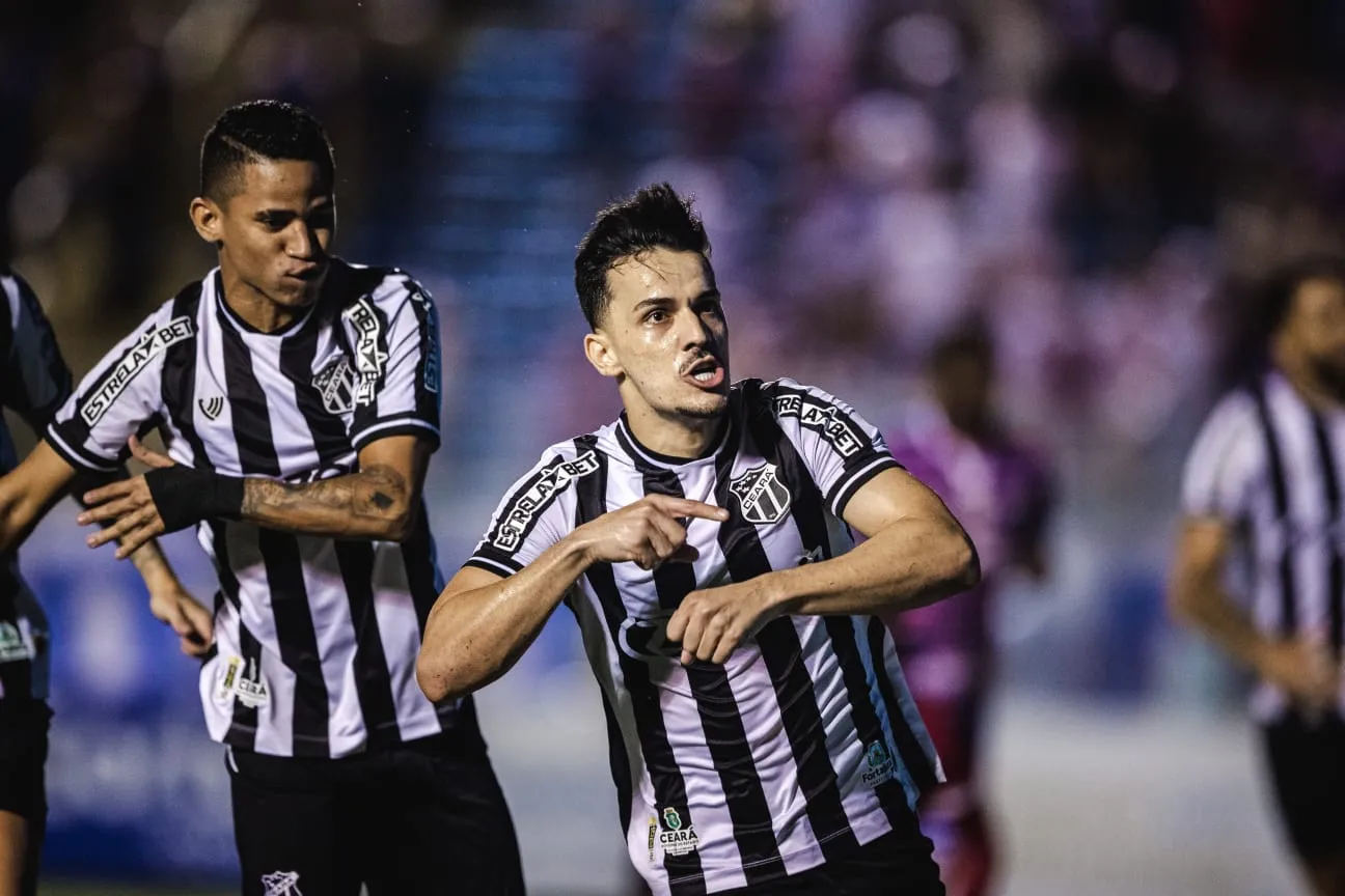 O Ceará entrou com mais atitude e marcou dois gols nos primeiros minutos do Clássico-Rei