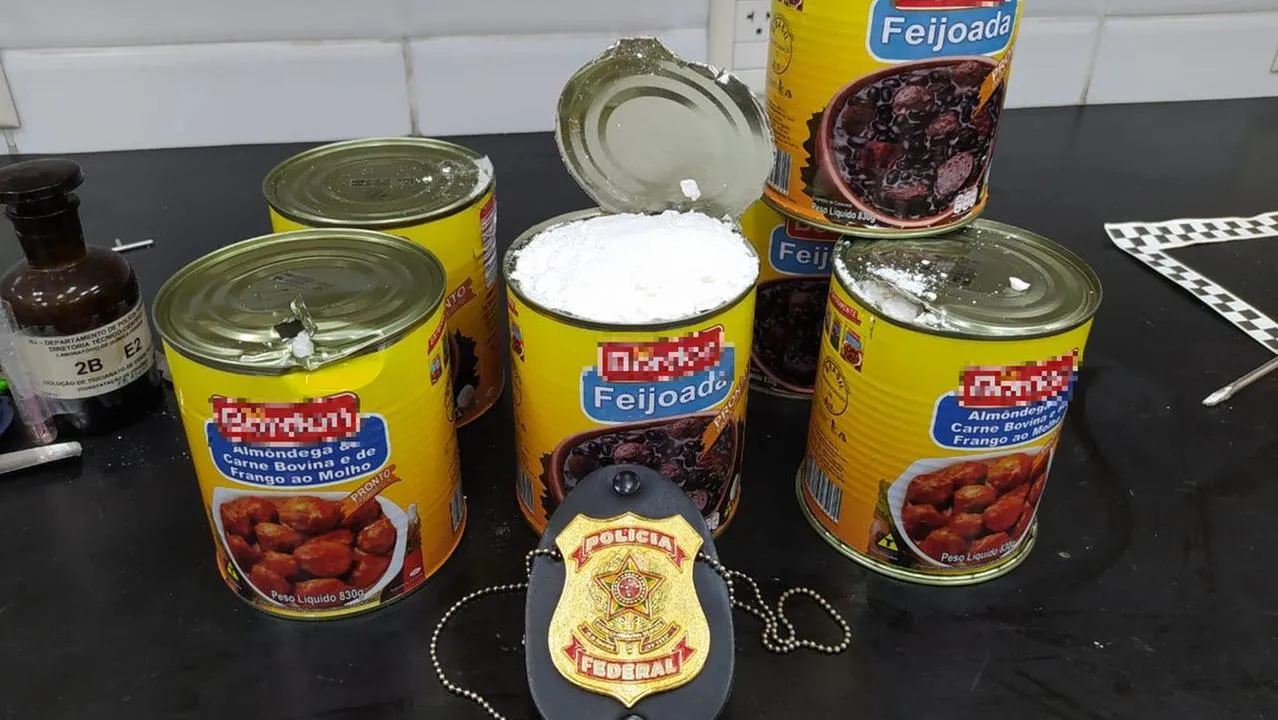 Cocaína escondida em lata de feijoada