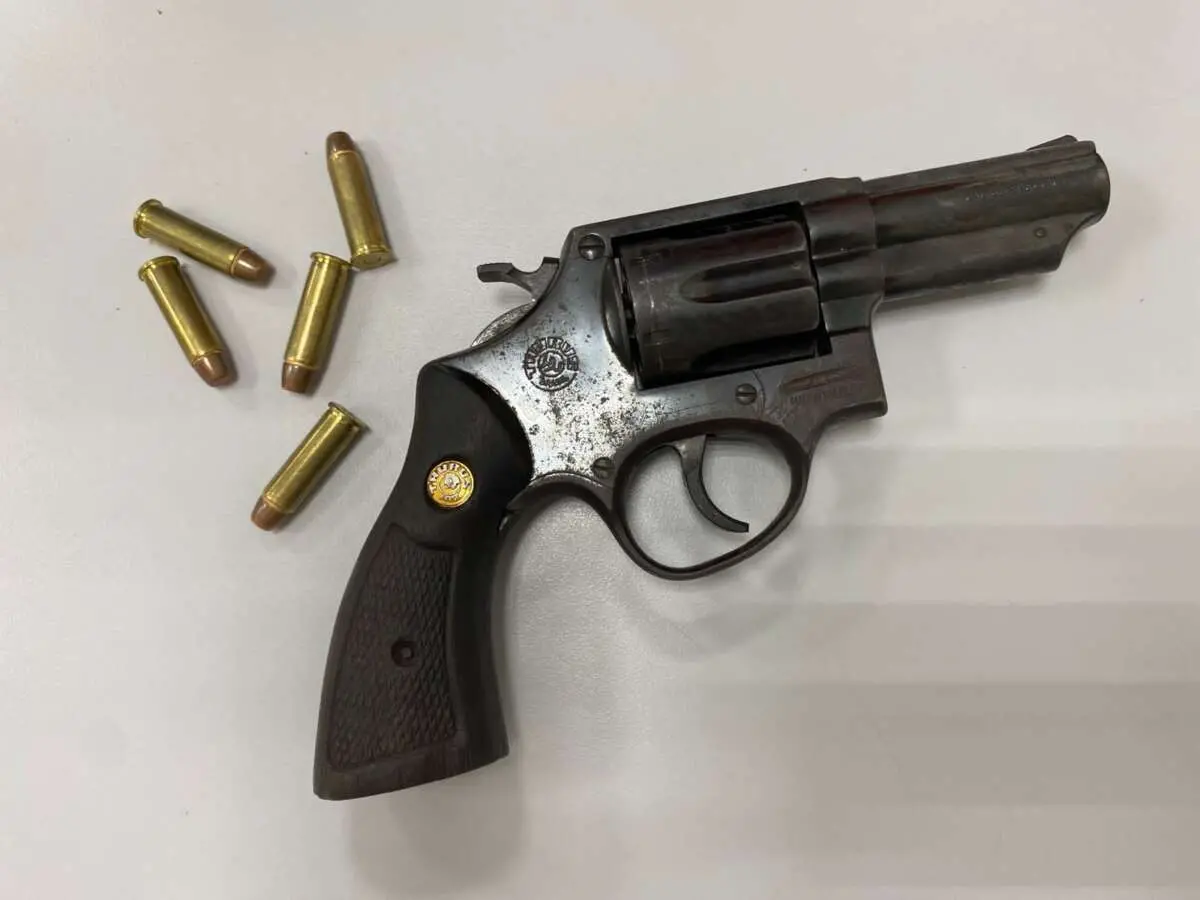 Homem é preso por perseguir a ex com arma de fogo, na Vila Peri