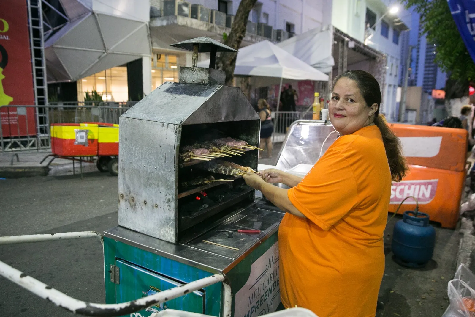 Juliana Vieira se cadastrou para atuar no Ciclo Carnavalesco de 2023 e está todos os fins de semana no Polo da Mocinha. Para ela, as vendas estão superando as expectativas