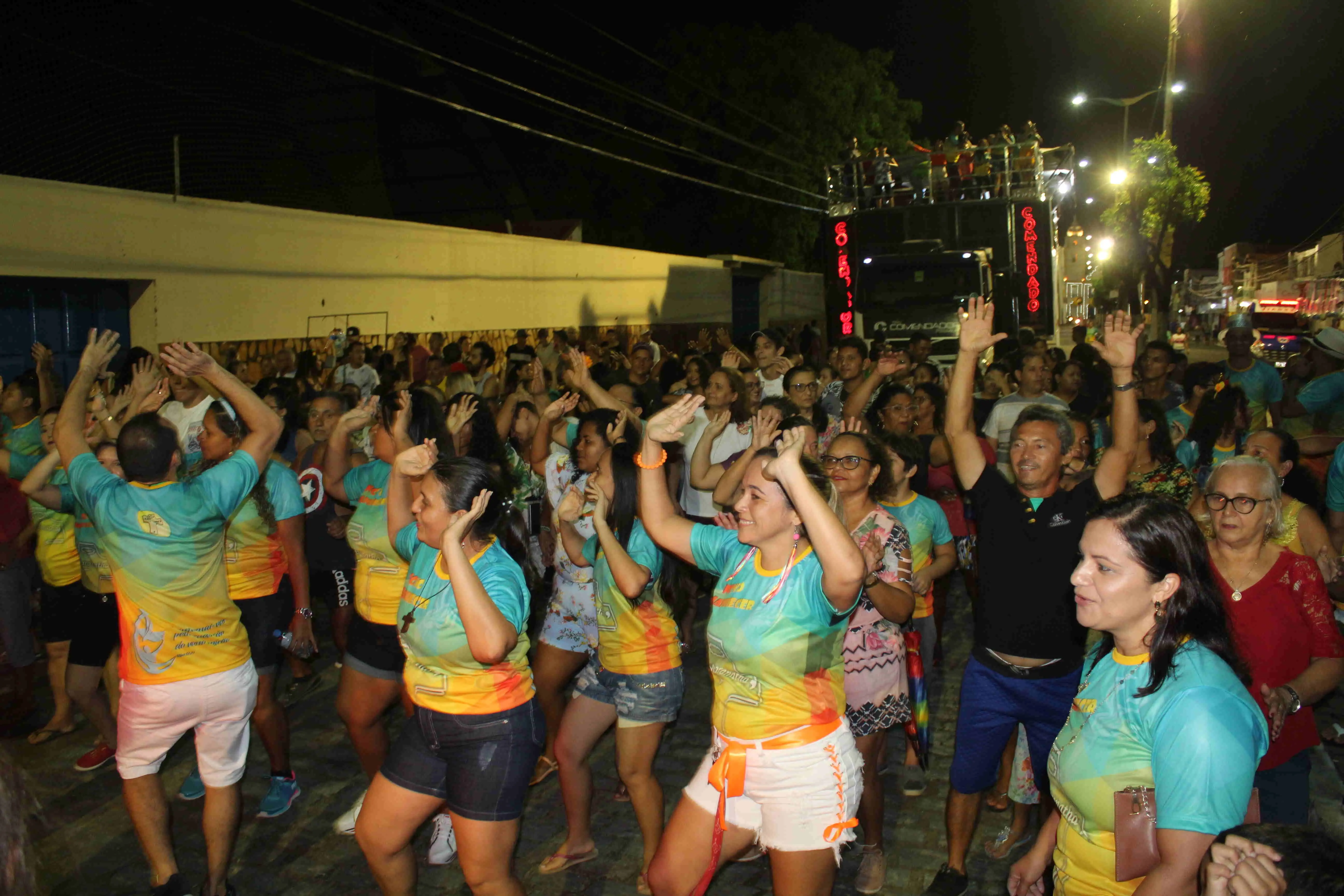Religiosos irão divulgar retiro durante passagem de trio elétrico
