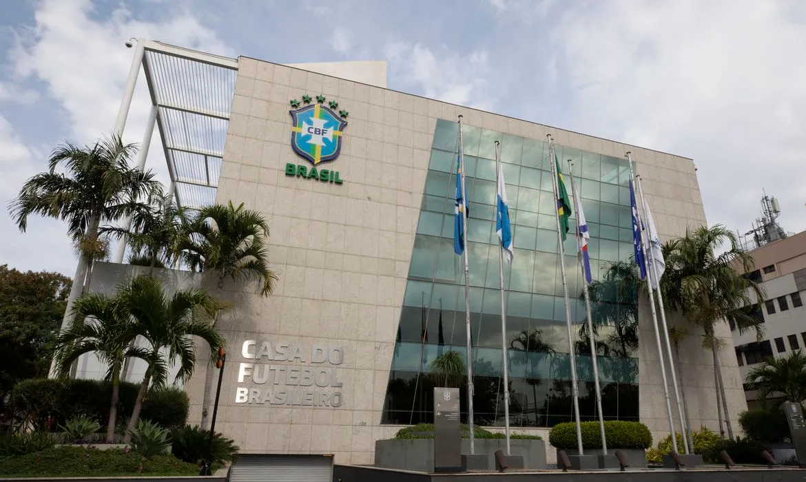 A CBF é a responsável pela administração do futebol nacional