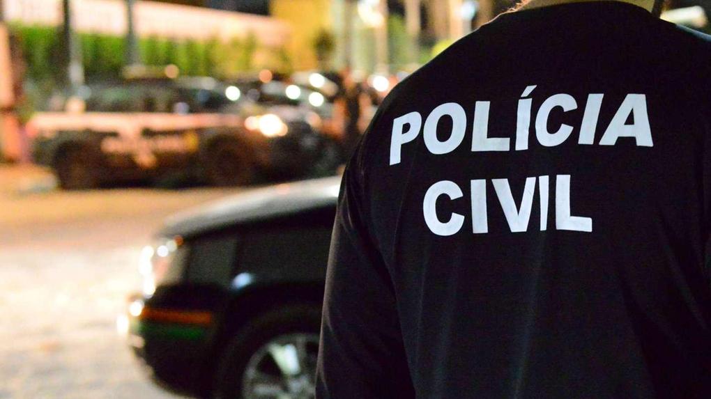 Policiais civis prenderam suspeito em fazenda, em Limoeiro do Norte