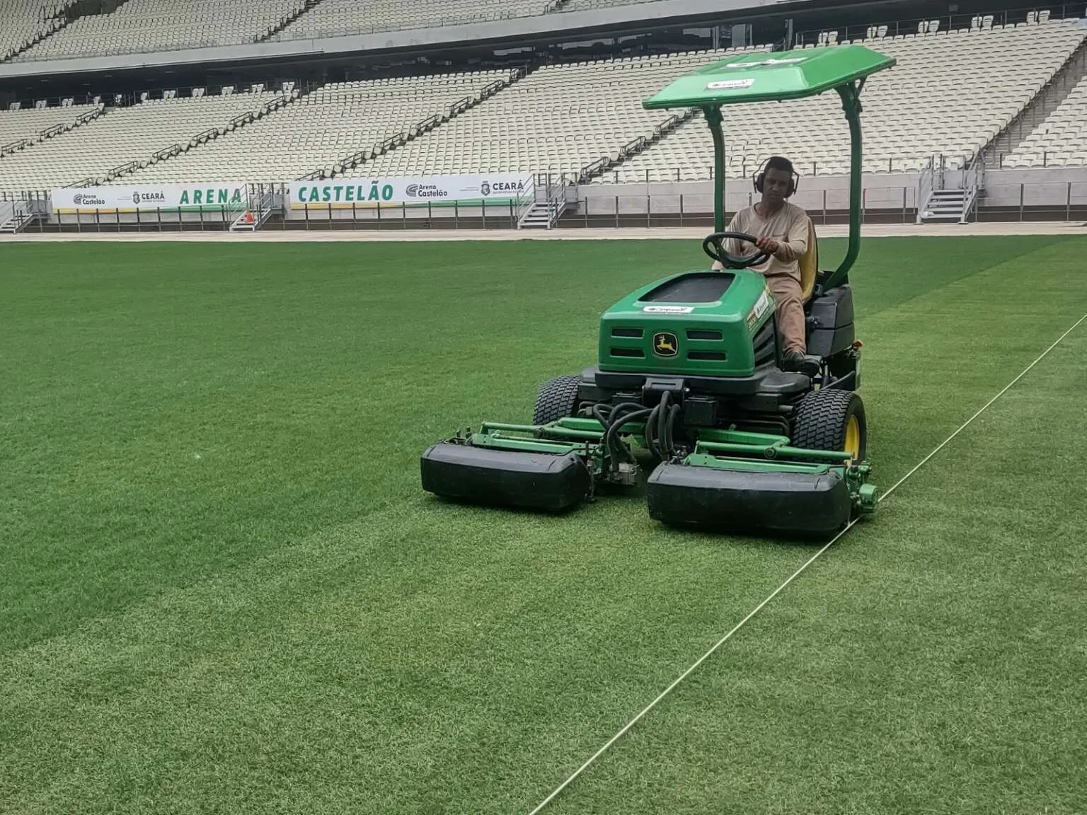 Reforma do gramado da Arena Castelão entra em reta final.