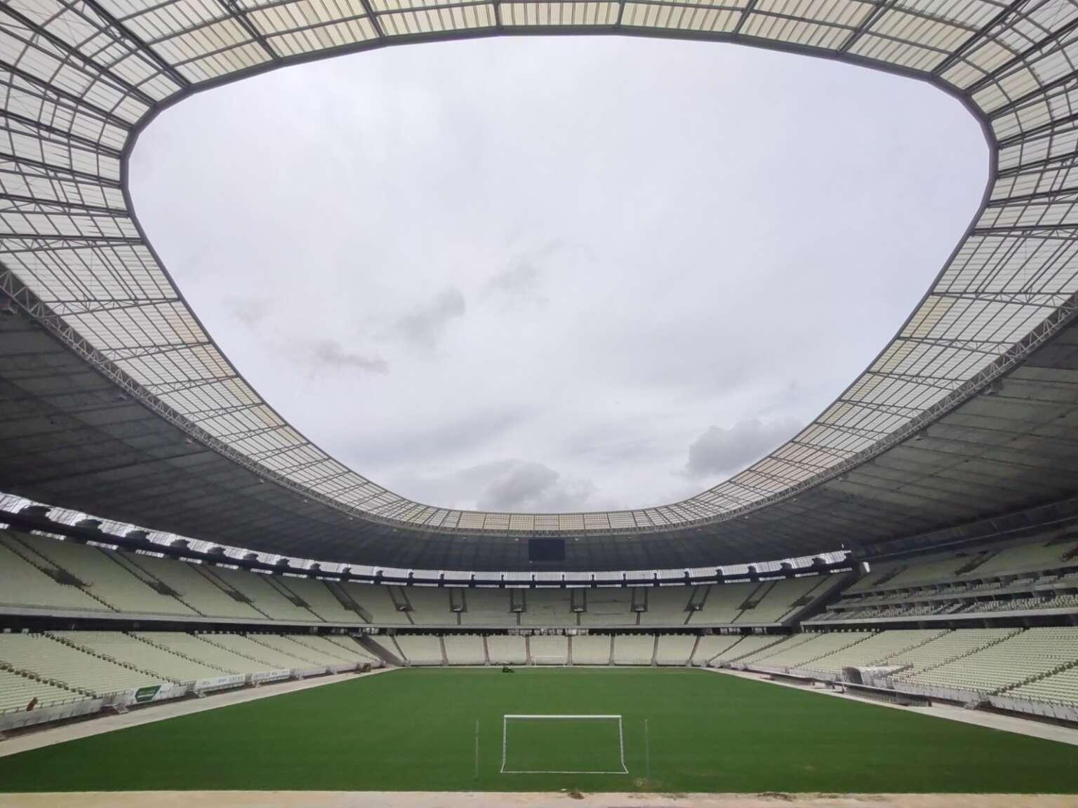 Imagem mostra gramado da Arena Castelão