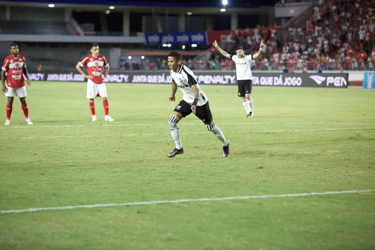 O atacante Erick entrou no 2º tempo e marcou o gol do empate do Ceará