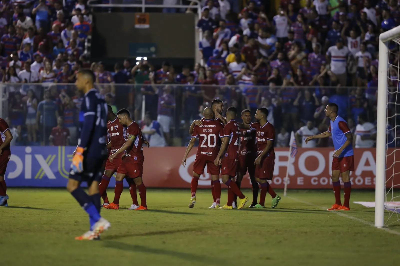 O Fortaleza abriu o placar no fim do 1º tempo com belo gol de Lucero