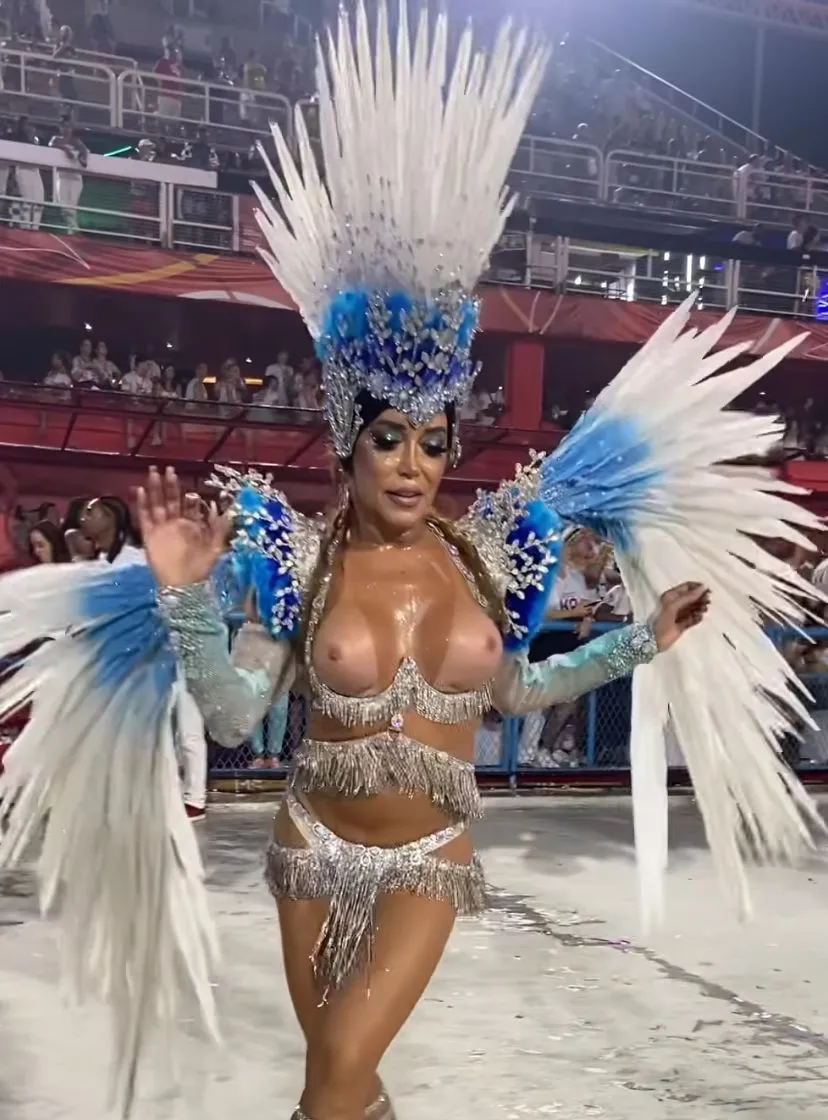 Marcela esqueceu parte de cima da fantasia, mas disse estar confortável