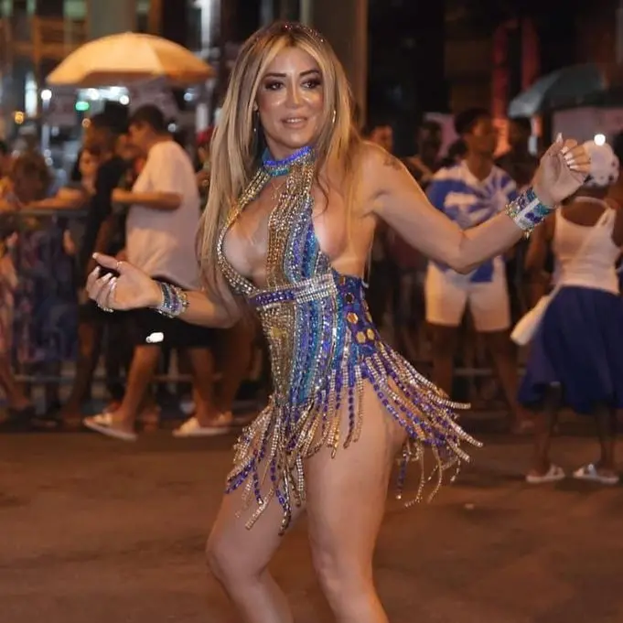 Marcela Porto é rainha de bateria da Acadêmicos de Niterói