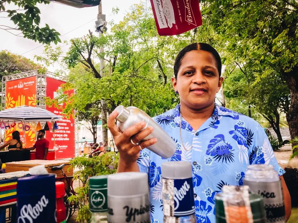 Ana Paula Bezerra aposta na venda de bebidas para ganhar dinheiro neste Carnaval