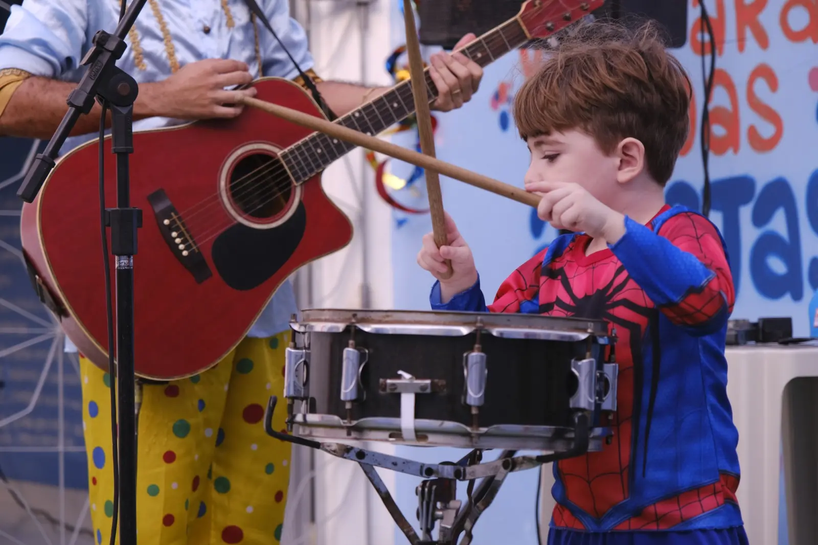 Momento de tirar um som com o bloquinho