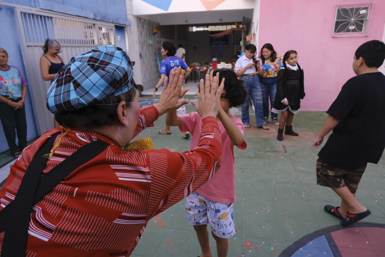 Atividades lúdicas aproximam as crianças