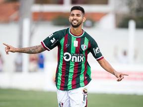Augusto comemora gol pelo Fluminense-PI