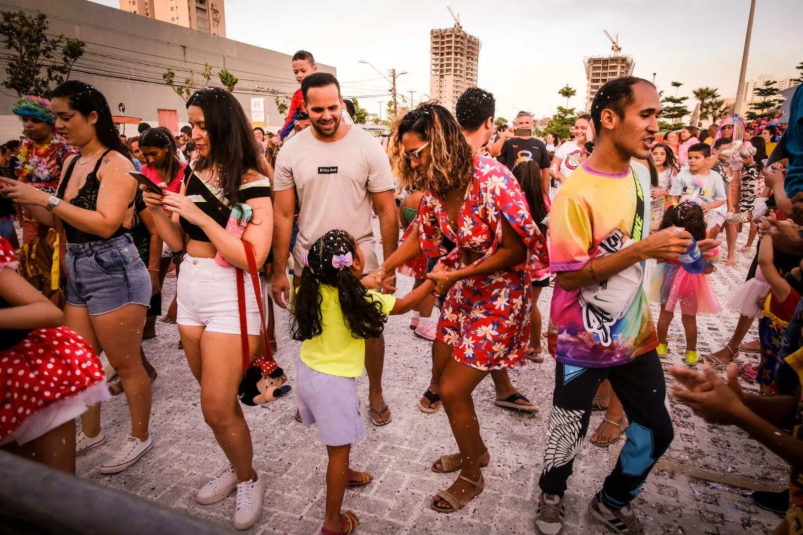 Crianças brincam no Carnaval de Fortaleza