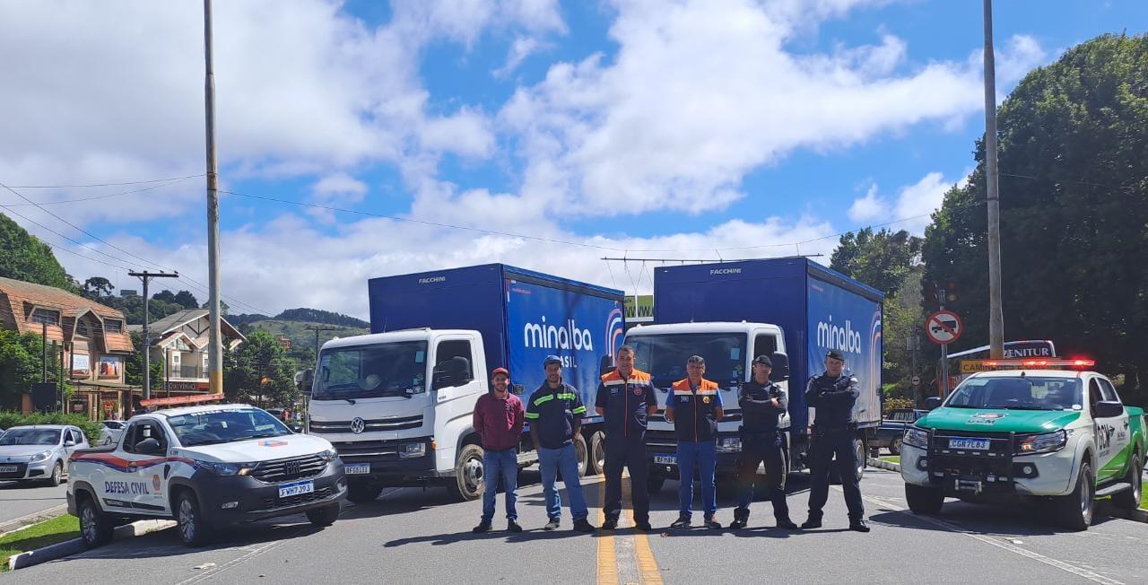 Distribuição de água em cidades afetadas por temporais em SP