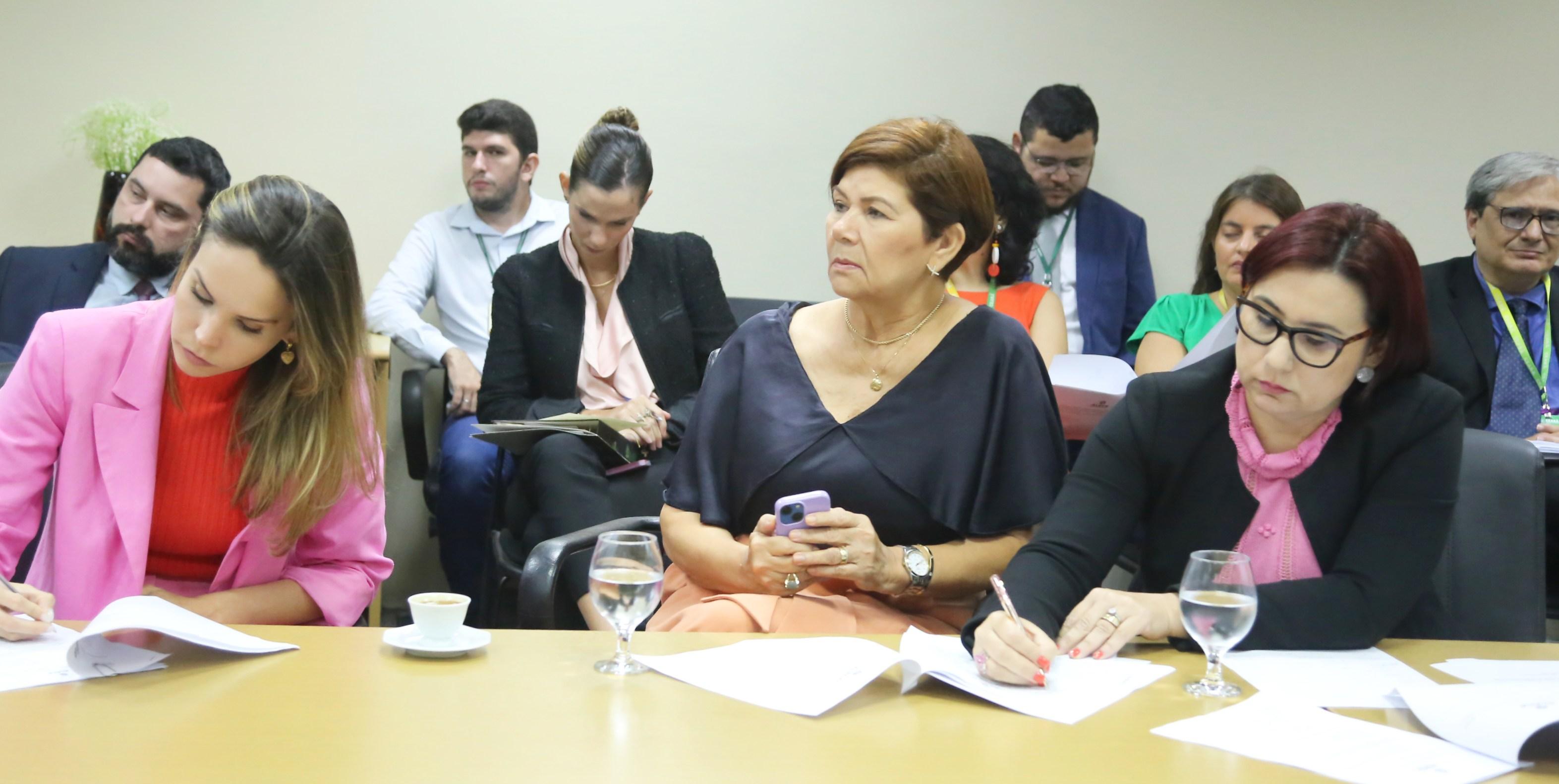 Deputadas Gabriella Aguiar (PSD), Jô Farias (PT) e Emília Pessoa (PSDB)