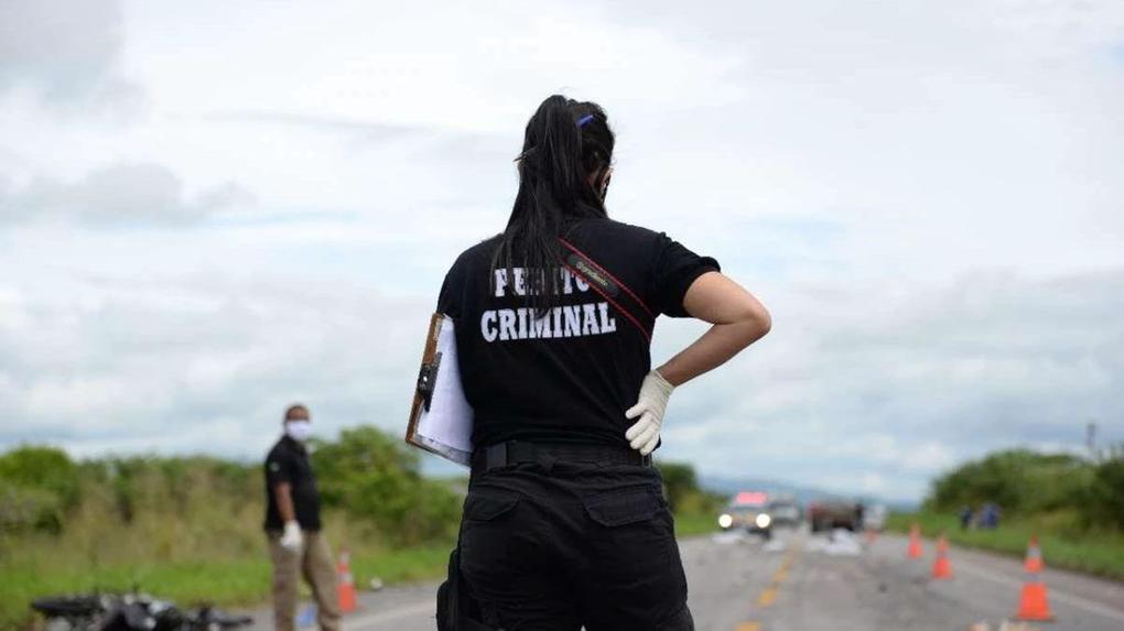 Uma equipe da Perícia Forense do Ceará realizou os primeiros levantamentos para a investigação do caso