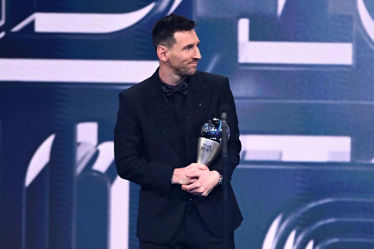 Bola de Ouro 2023: Messi é eleito o melhor jogador do mundo pela oitava vez  na história - Jogada - Diário do Nordeste