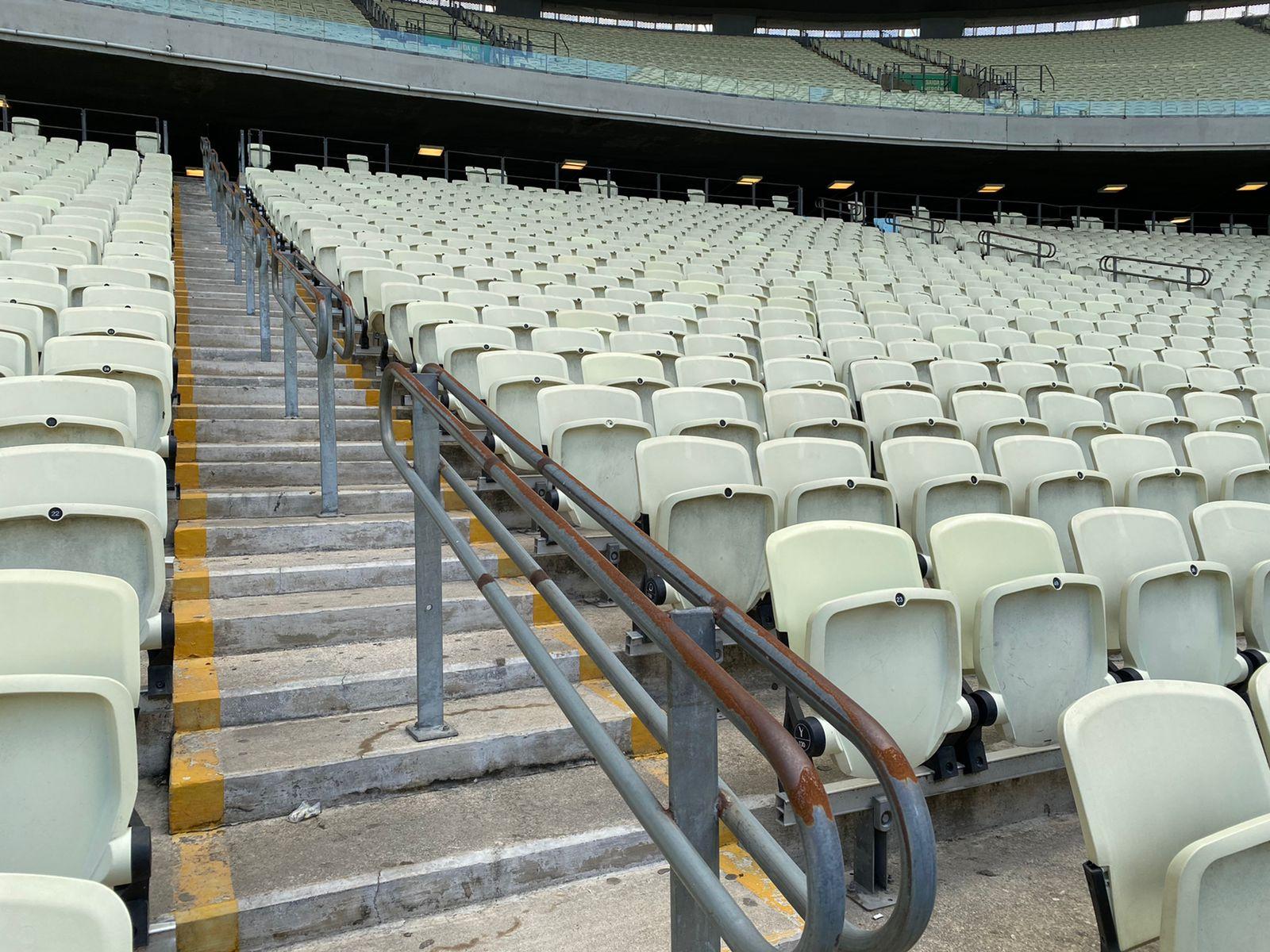 Imagem mostra cadeiras do estádio Arena Castelão