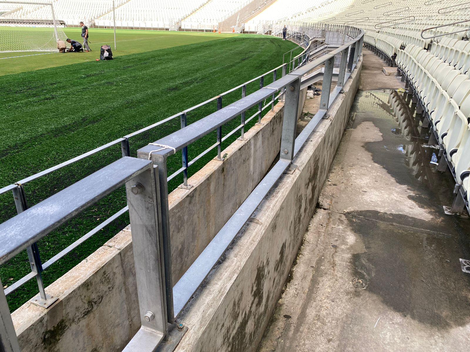 Imagem mostra parte da arquibancada da Arena Castelão