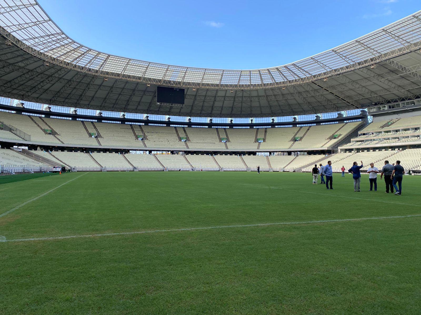 Imagem mostra gramado da Arena Castelão