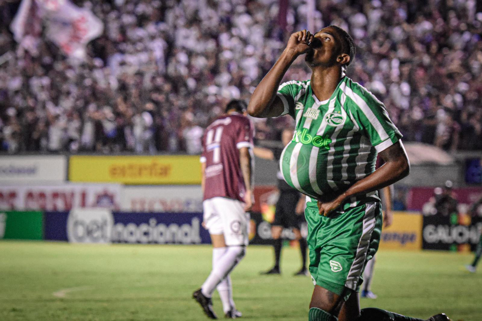 Jogar contra time paulista é chato, mas contra gaúcho é muito mais, afirma  zagueiro do Caxias