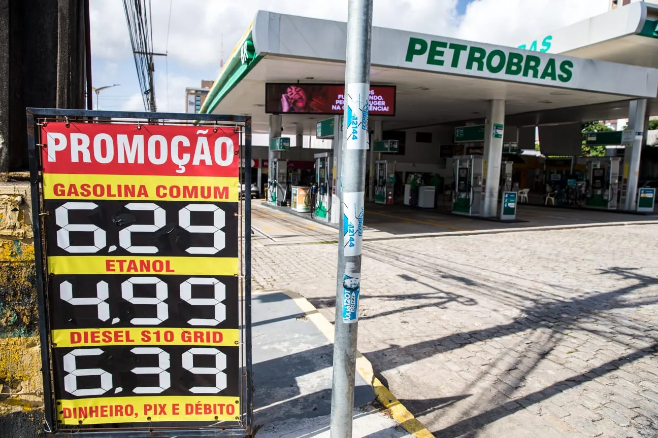 Preço da gasolina em Fortaleza já é visto por R$ 6,29 no débito, Pix e dinheiro