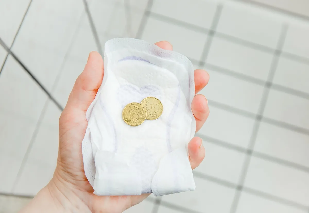 Mulheres que estão no mercado de trabalho relataram já ter precisado faltar devido à pobreza menstrual, gerando prejuízo de R$ 2.4 bilhões na economia brasileira por ano, segundo estudo da Always em parceria com o Instituto Locomotiva