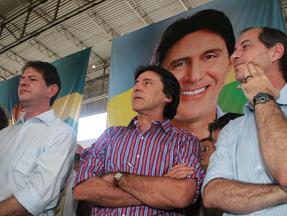 Cid Gomes, Eunício Oliveira e Ciro Gomes durante a campanha do emedebista para o Governo do Ceará em 2006