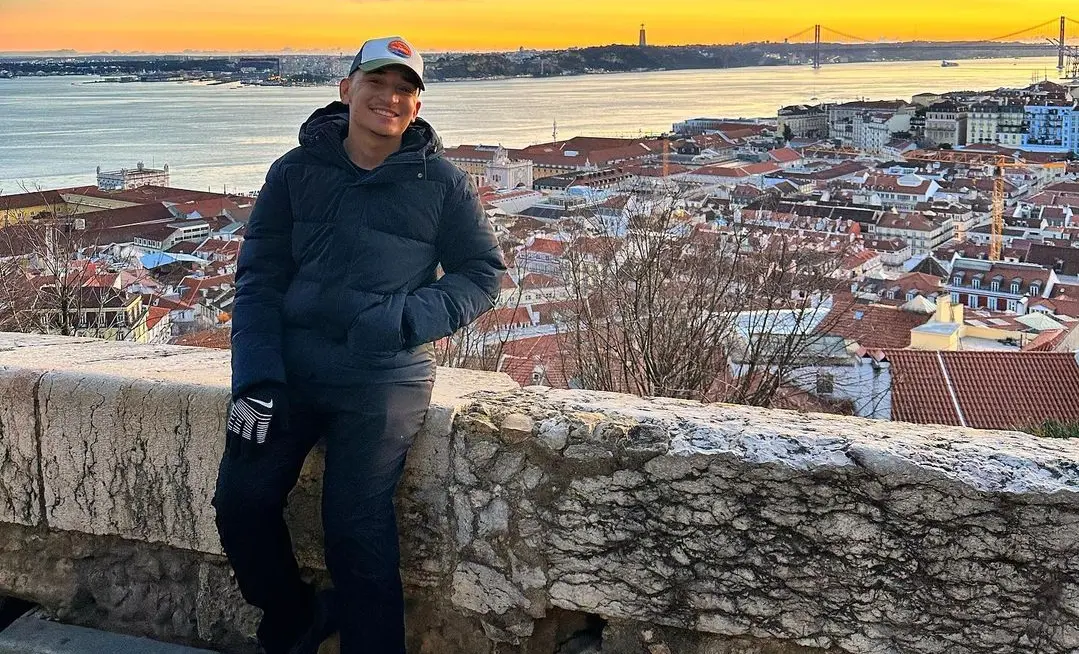 Após turnê na Europa, João Gomes curte dias de folga em Lisboa