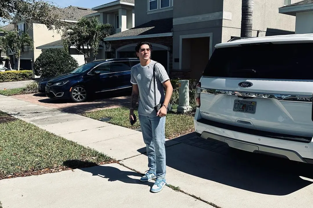 Cantor viajou ao lado de amigos