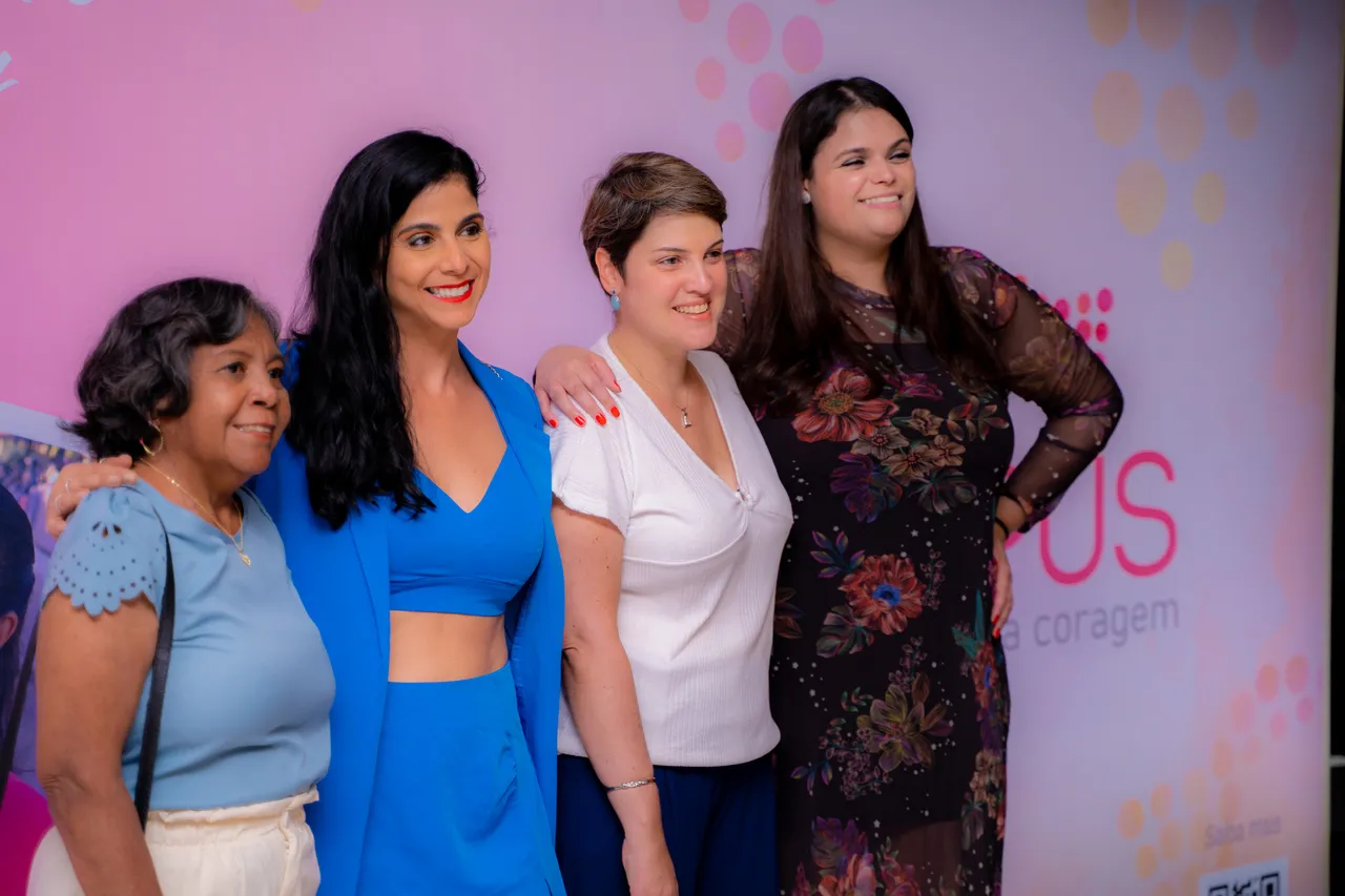 Ana e as outras três protagonistas da minissérie Sentindo na Pele
