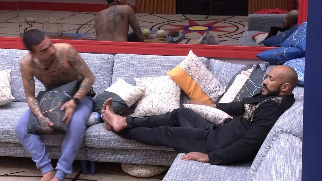 Na sala do BBB 23, Ricardo e Guimê conversaram sobre estratégias de jogo