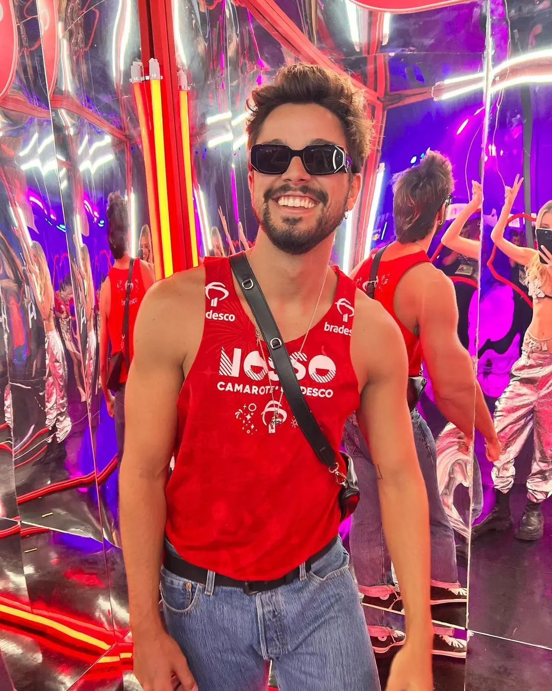 esta é uma imagem do ator Rodrigo Simas