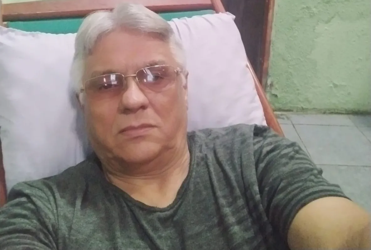 David Duarte, em Ibaretama, envia mensagens com rimas para os programas da Verdinha quase todos os dias