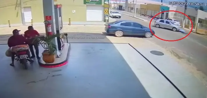 Imagem de câmera de segurança registra momento do atropelamento