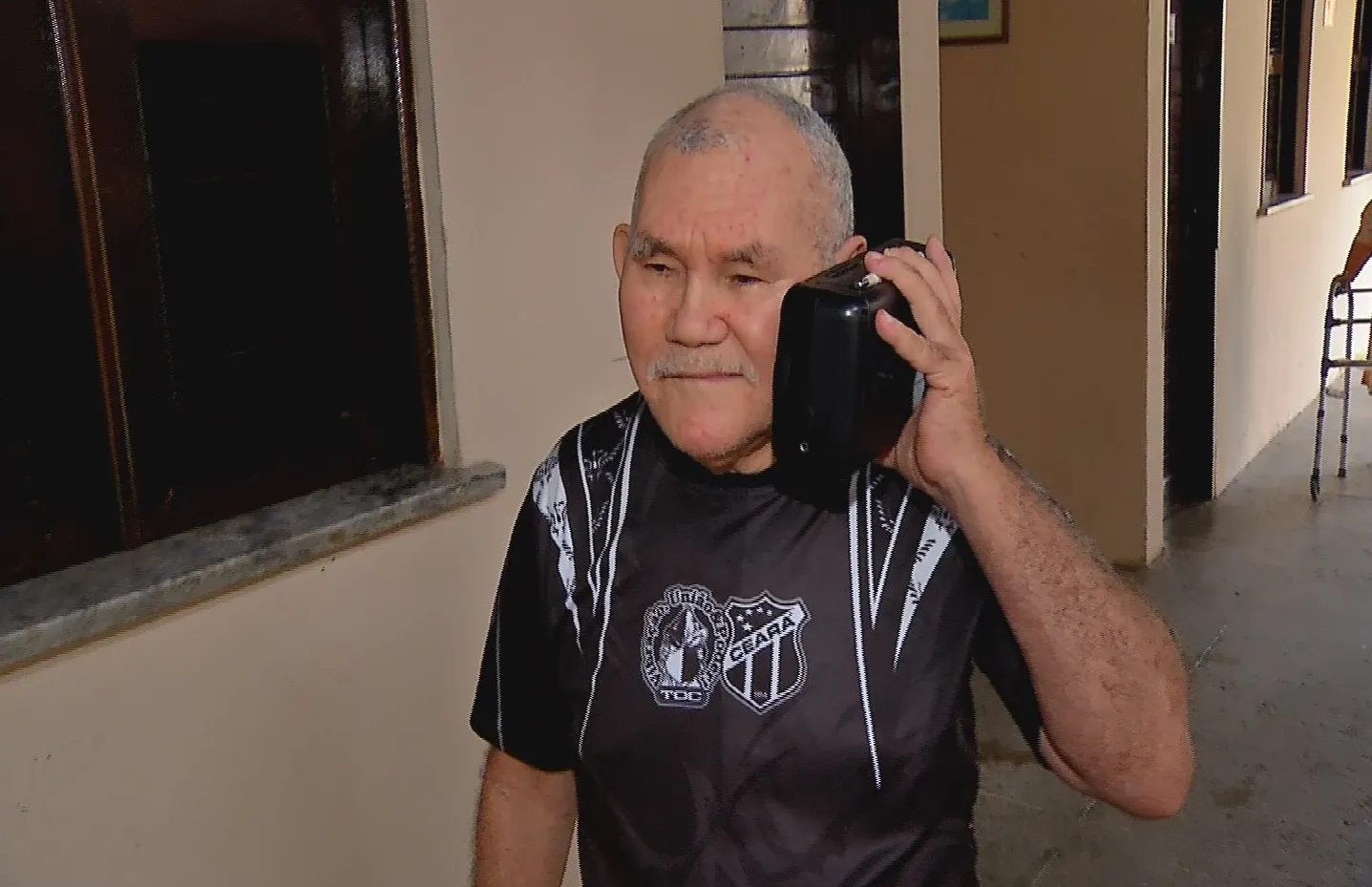 Netinho Caúla passa o dia grudado no rádio conferindo a programação da Verdinha