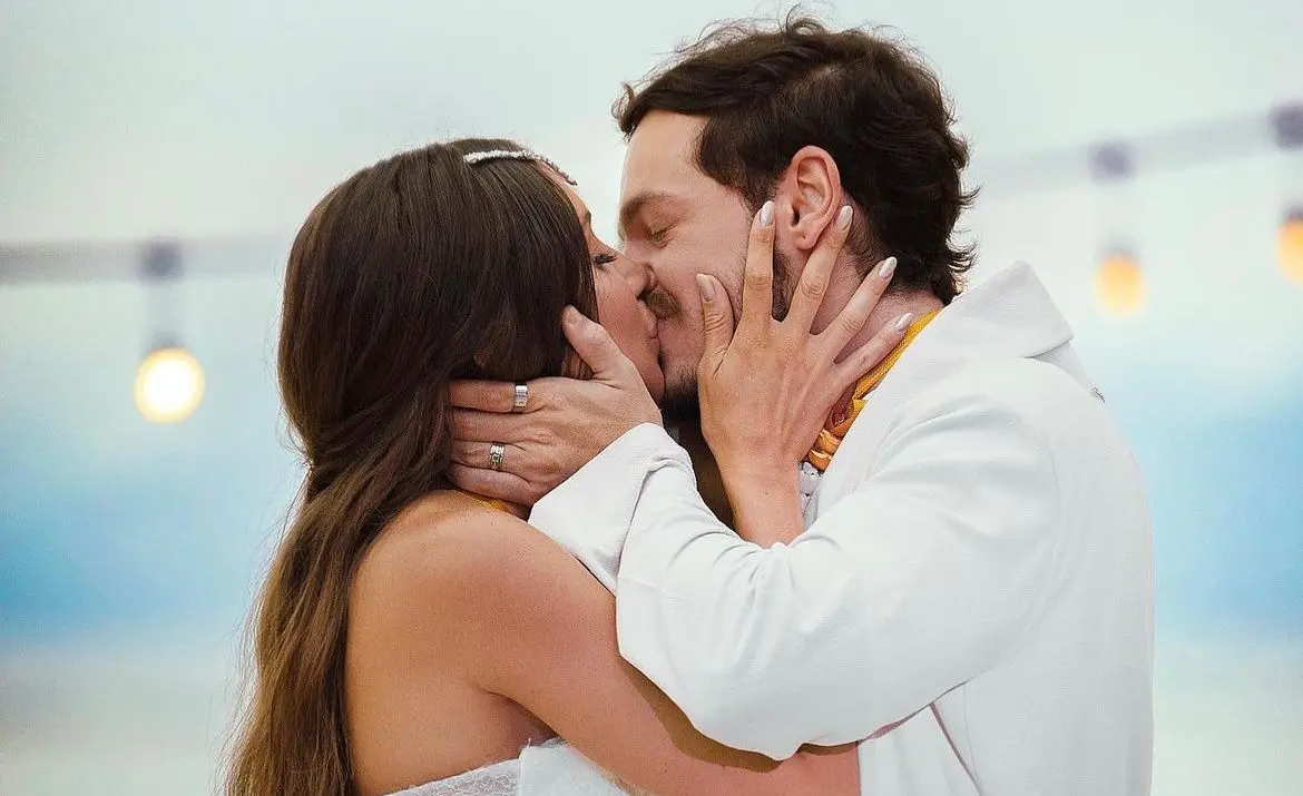 DJ Bhaskar e Carol Cola