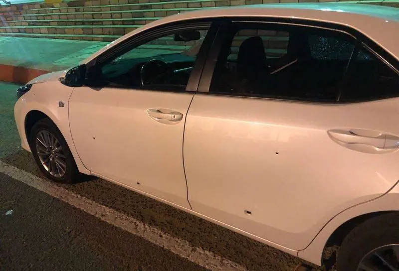 O automóvel parou somente após ser alvejado, já no Município de Campos Sales