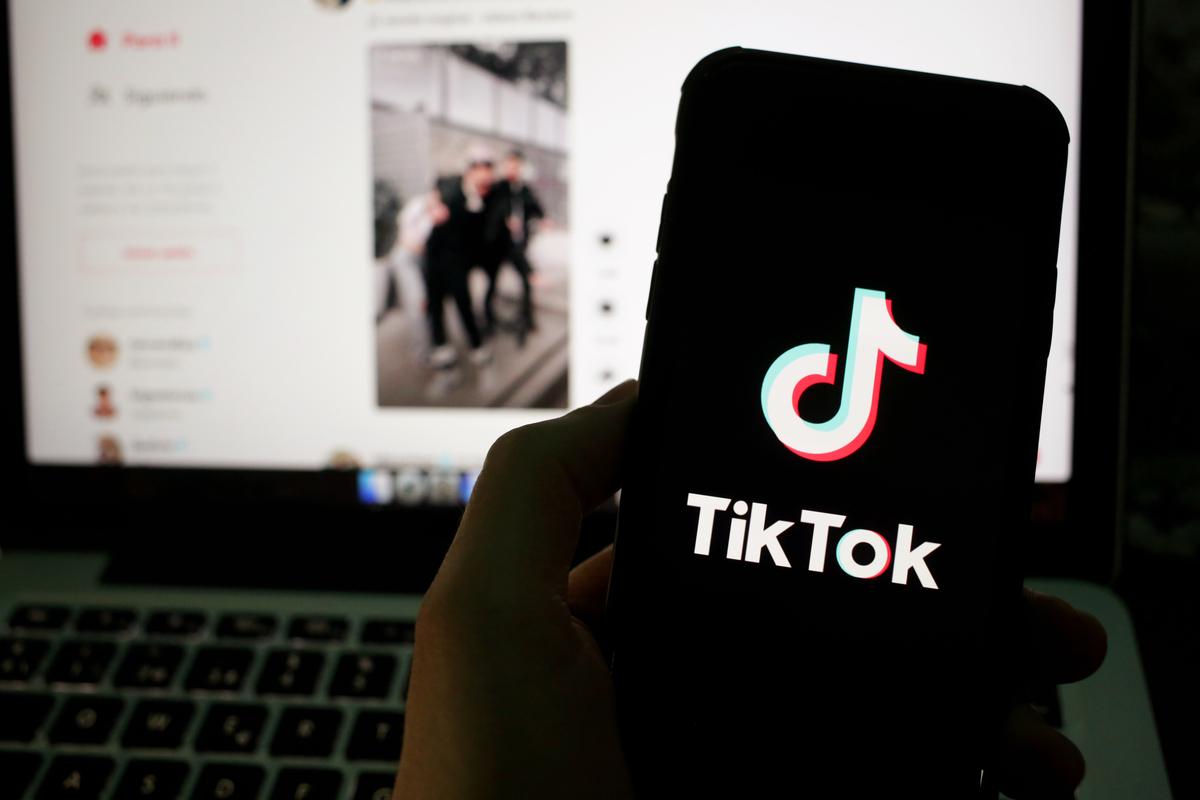 Servidores são demitidos após gravarem dança no TikTok no ambiente