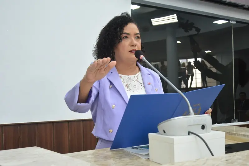 Professora Adriana Almeida posse