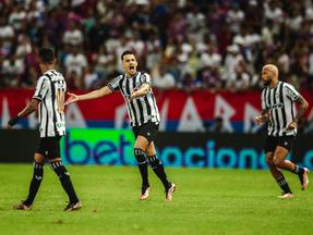 Erick, Castilho e Vitor Gabriel comemoram gol do Ceará