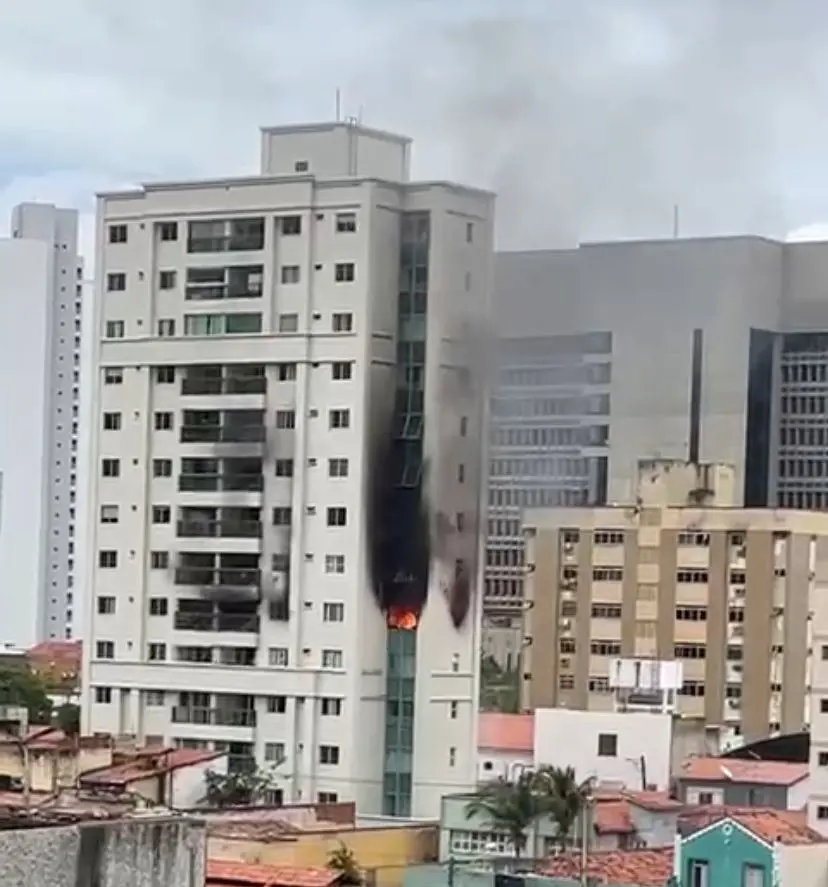 Prédio em chamas na Aldeota