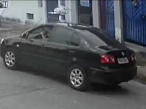 Homem persegue e tenta puxar adolescente de 13 anos para dentro do carro