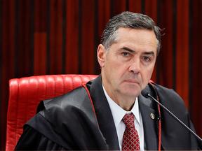 Luís Roberto Barroso em sessão do Tribunal Superior Eleitoral (TSE)