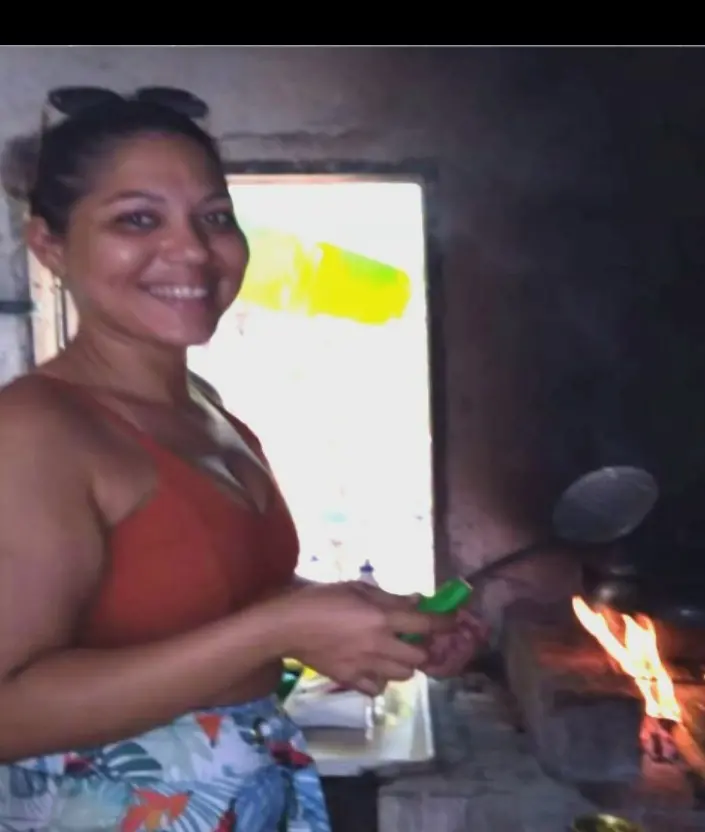 Foto de mulher que levou facada após reagir a assédio em Fortaleza