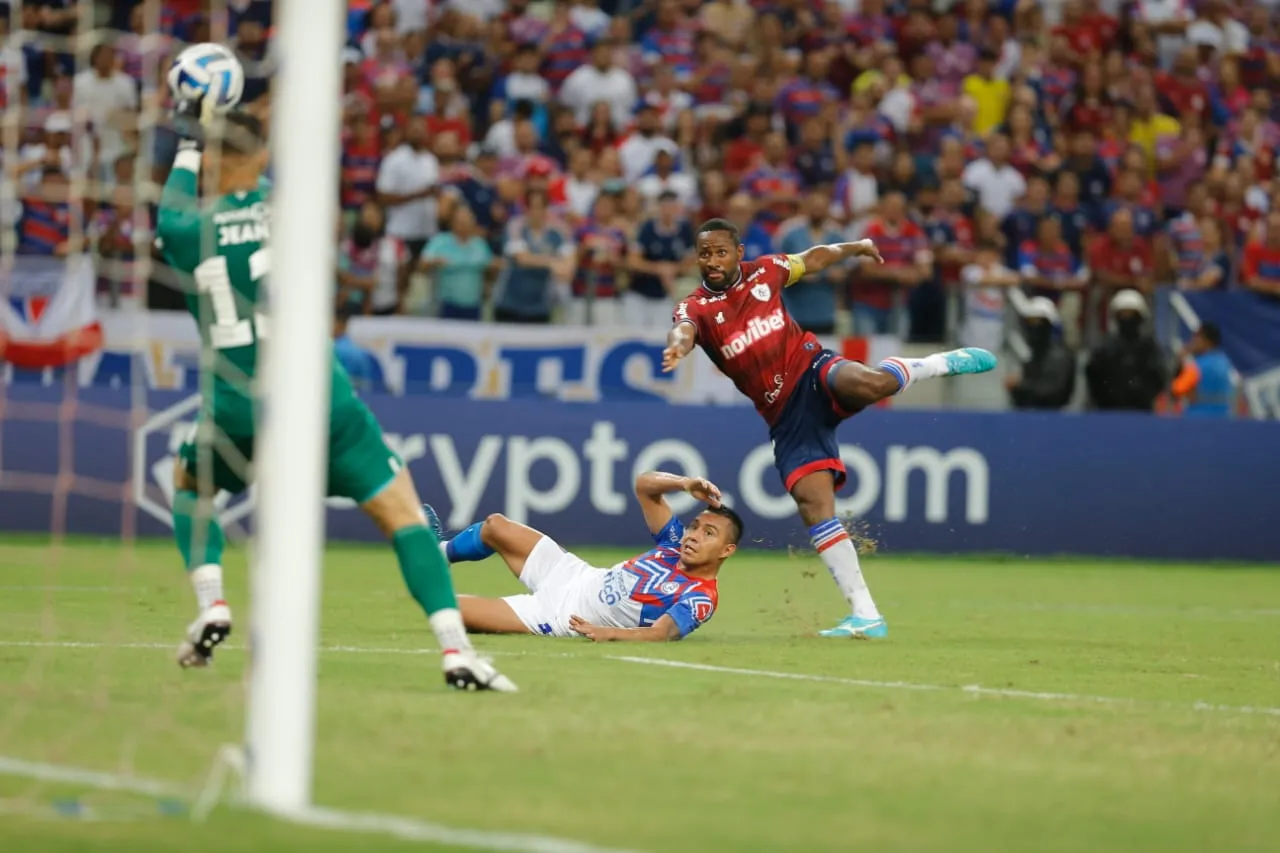 O goleiro brasileiro Jean foi um dos destaques do Cerro Porteño, com grandes defesas no jogo, entre elas um pênalti de Galhardo.